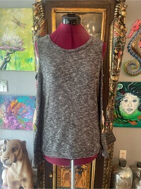 Women's Gray Cold-Shoulder Knit Top